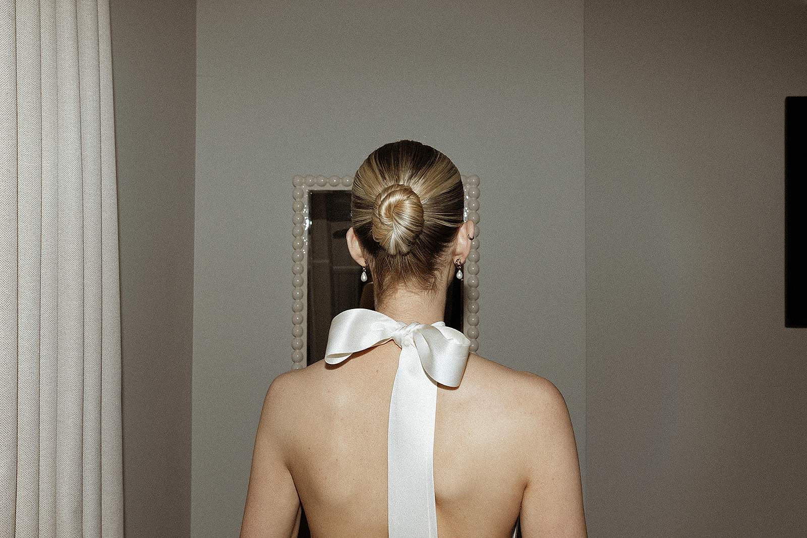 Bride with hairstyle by Emma Forletta from the back